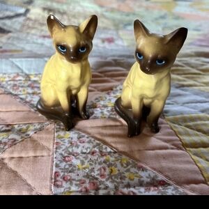 Pair ofVibtage Bradley Siamese Cat Figurines